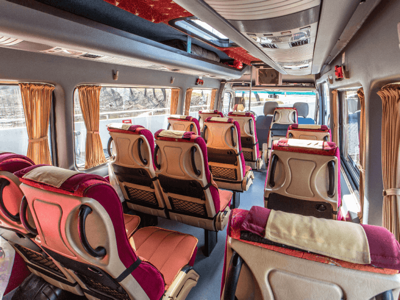 Wynajem busa z kierowcą Nowy Sącz - komfortowy pojazd z klimatyzacją nr 6